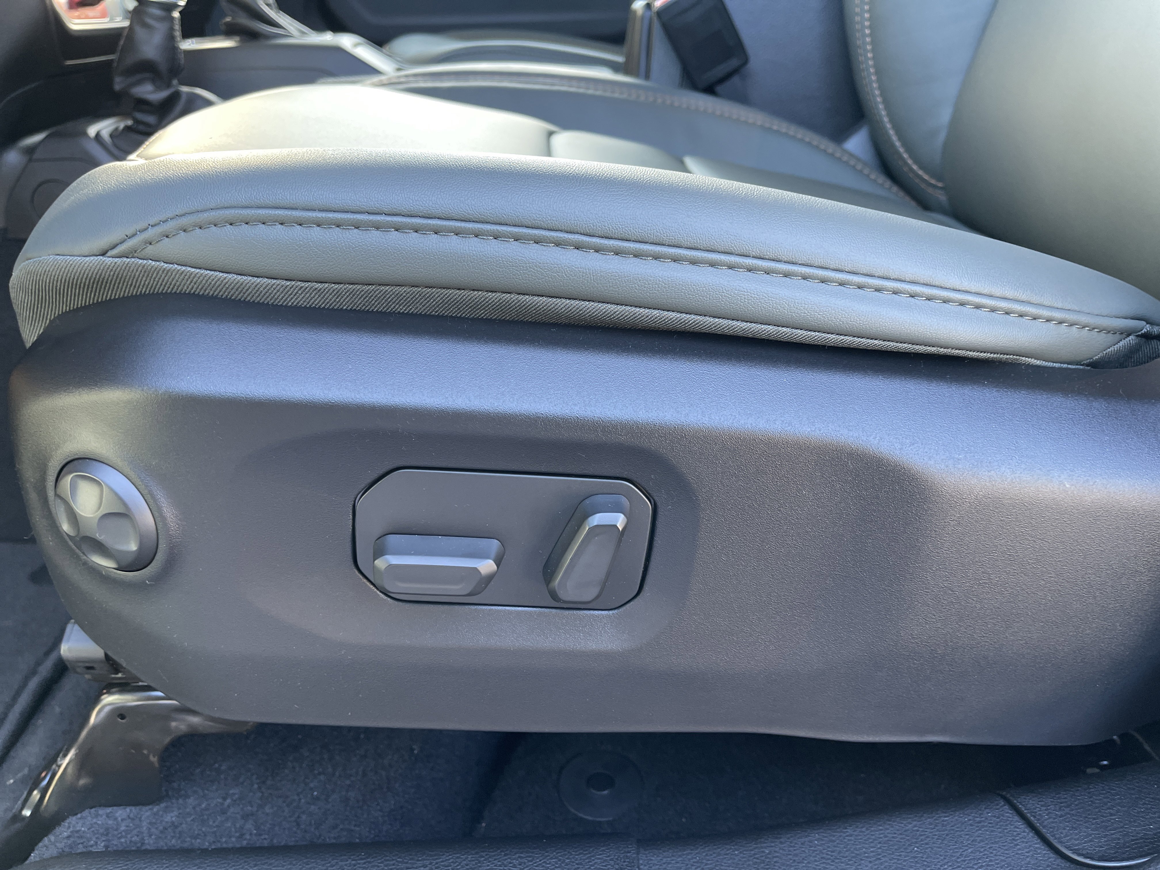 New 2025 Jeep Gladiator Mojave image 13