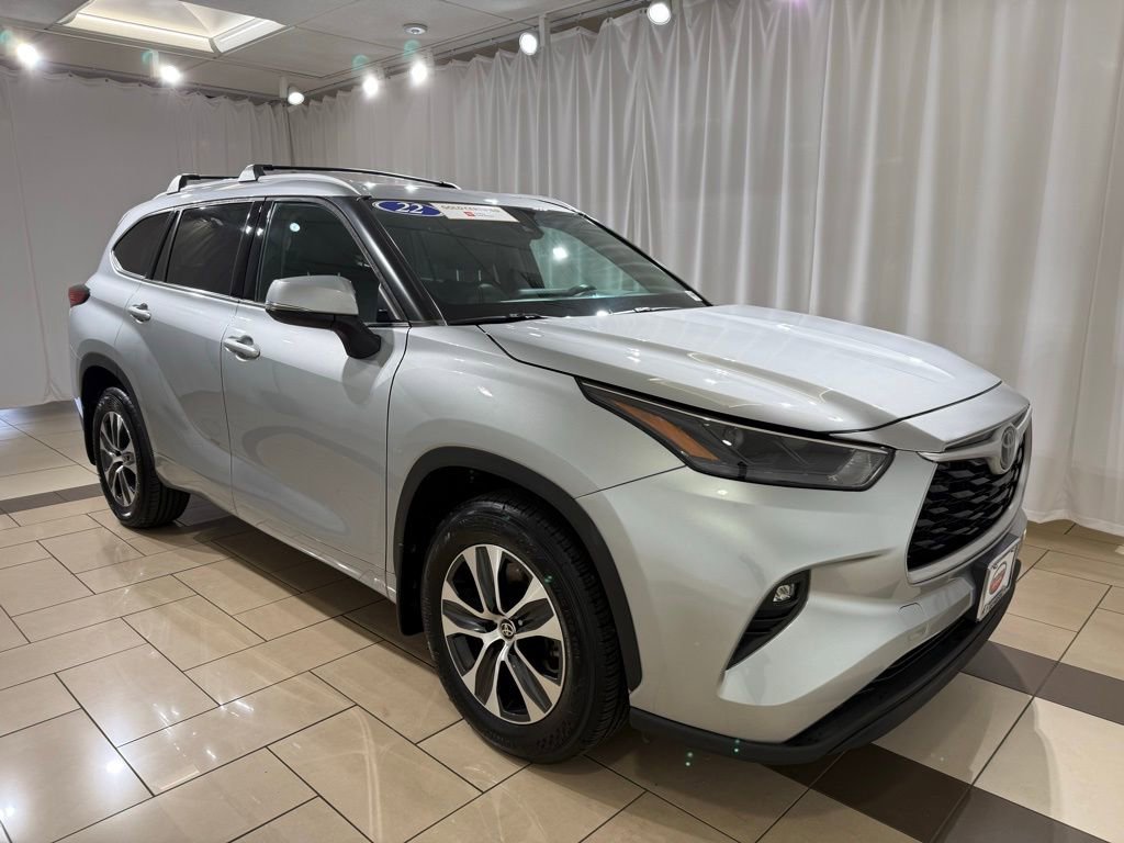 Used 2022 Toyota Highlander XLE image 7