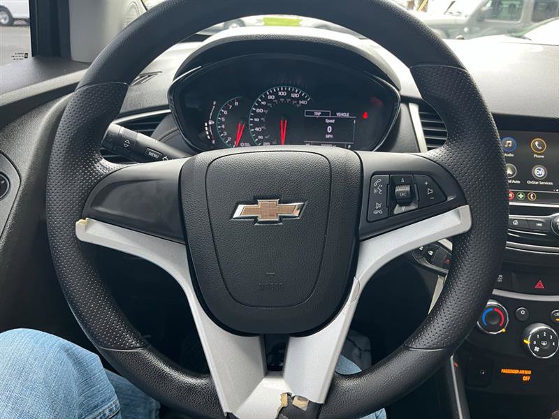 Used 2019 Chevrolet Trax LS image 17