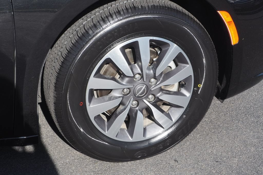 Used 2023 Chrysler Pacifica Limited FWD image 9