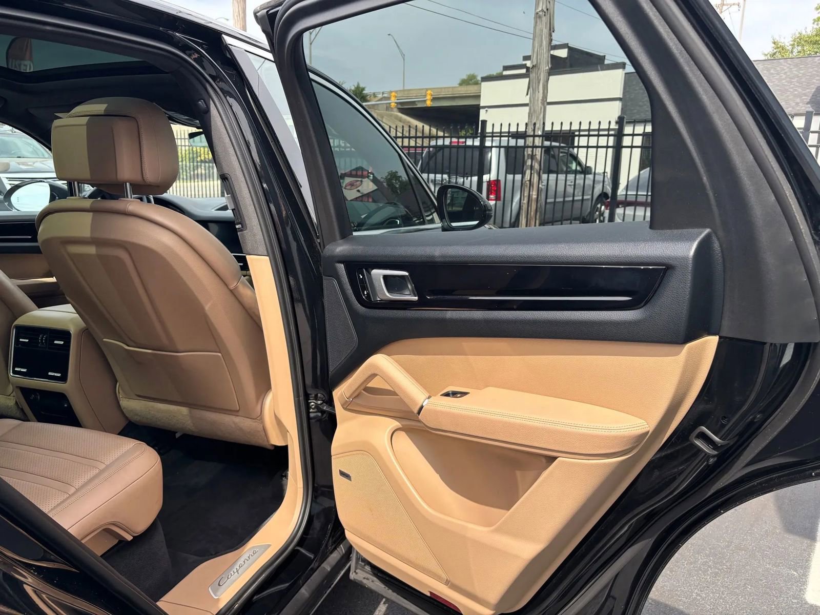 Used 2019 Porsche Cayenne image 25