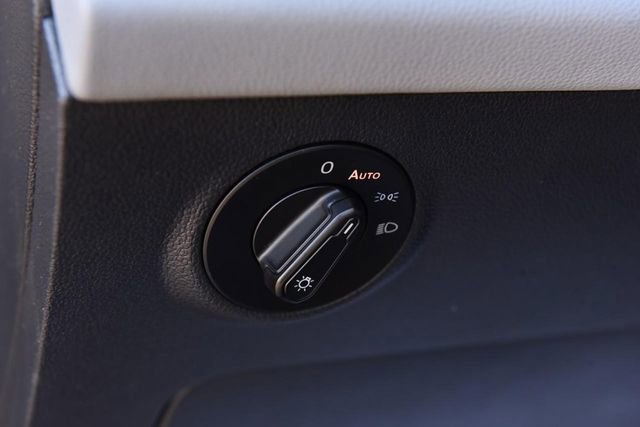 Certified 2022 Volkswagen Taos SE w/ Panoramic Sunroof Package image 10