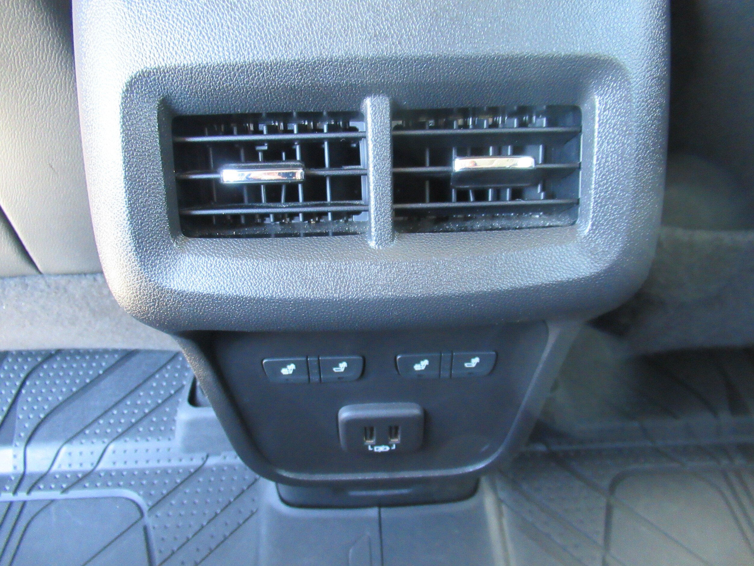 Used 2022 Chevrolet Equinox Premier AWD/4WD image 17