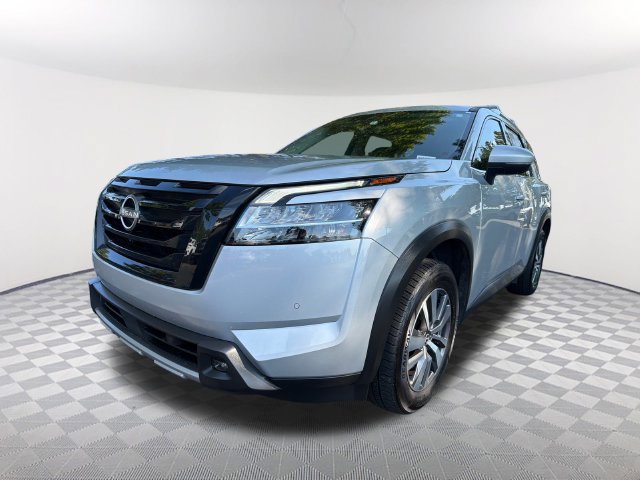 Used 2023 Nissan Pathfinder SL w/ Black Appearance Package FWD image 1