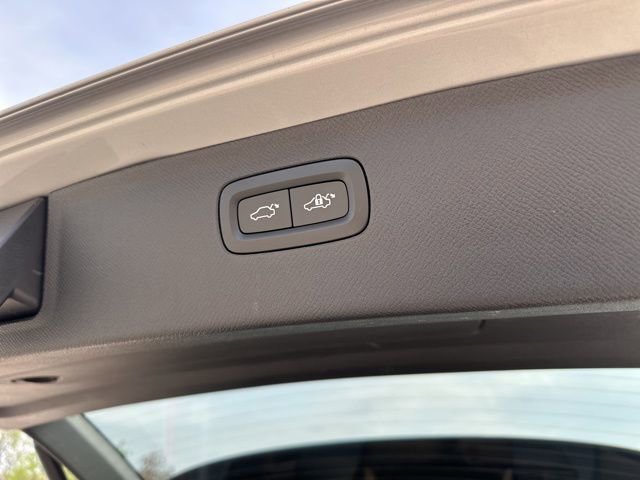 Certified 2024 Volvo XC90 B6 Ultimate w/ Protection Package image 37