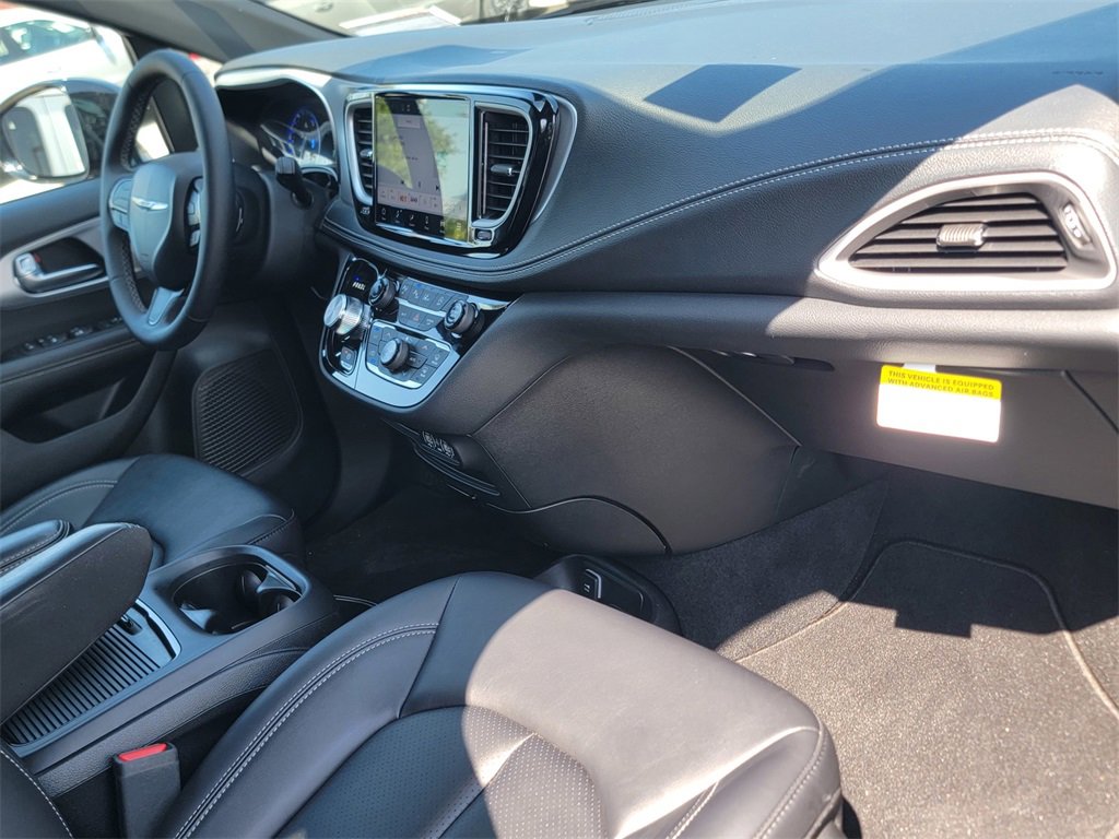 New 2024 Chrysler Pacifica Touring-L w/ S Appearance Package image 13
