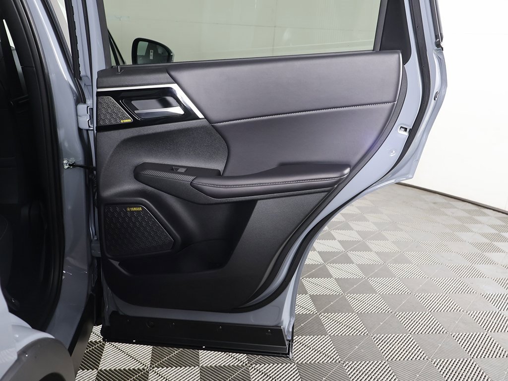 New 2025 Mitsubishi Outlander SE image 29