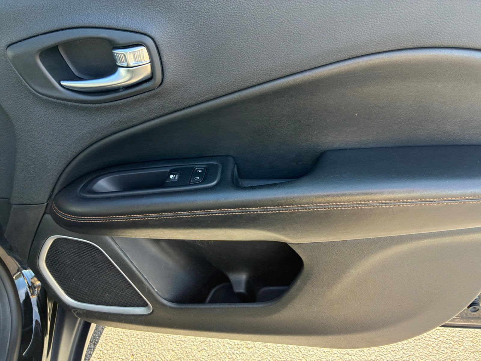 Used 2018 Jeep Compass Limited w/ Navigation Group image 16