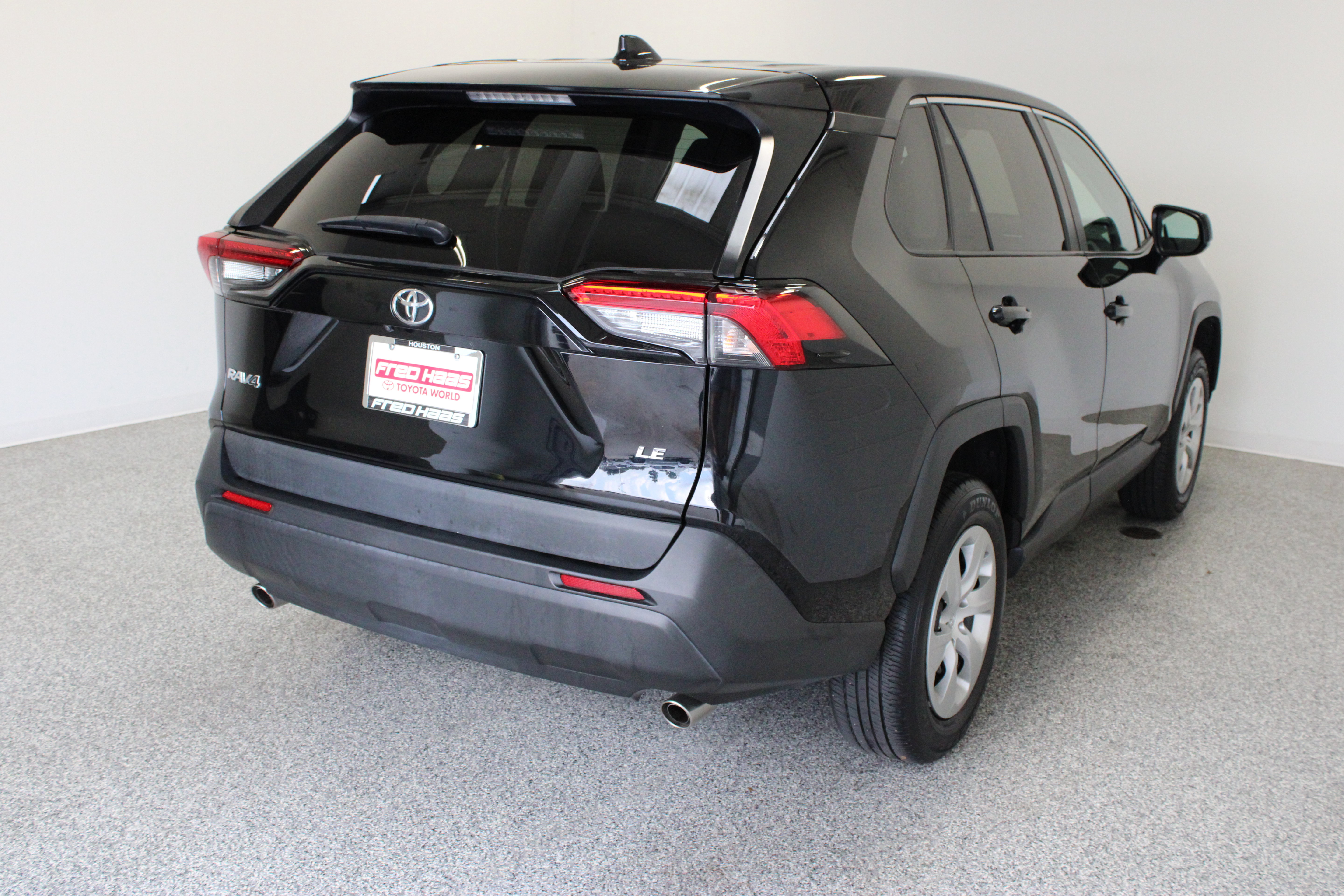 Used 2023 Toyota RAV4 LE FWD image 7