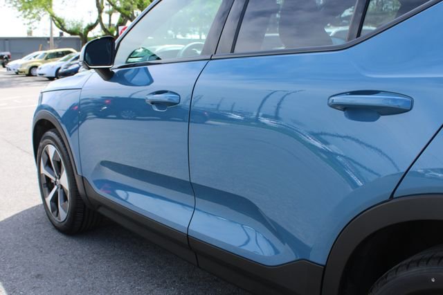 Used 2025 Volvo XC40 B5 Plus image 46