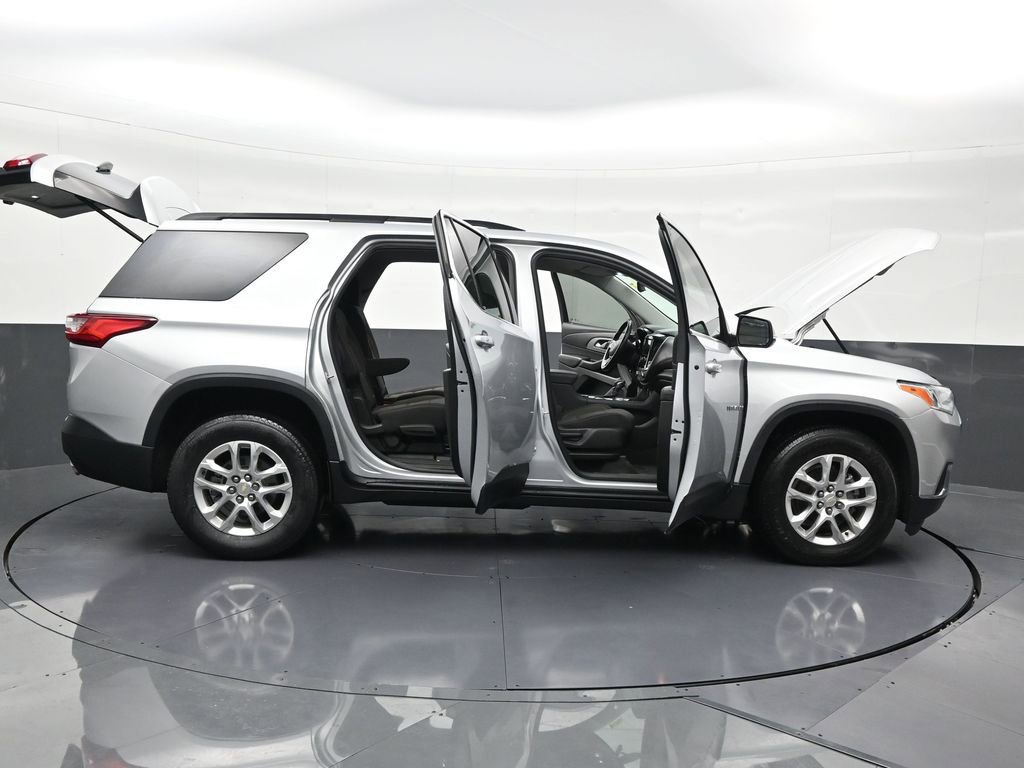 Used 2021 Chevrolet Traverse LT image 33
