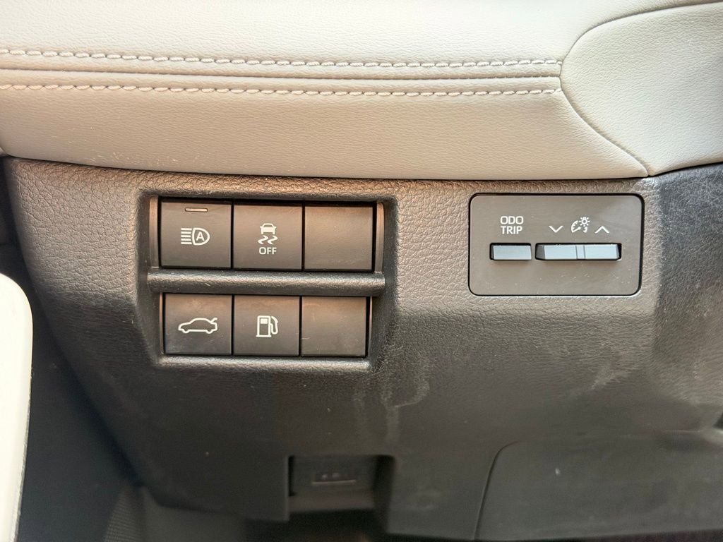 Used 2021 Toyota Avalon XLE w/ Moonroof Package FWD image 26