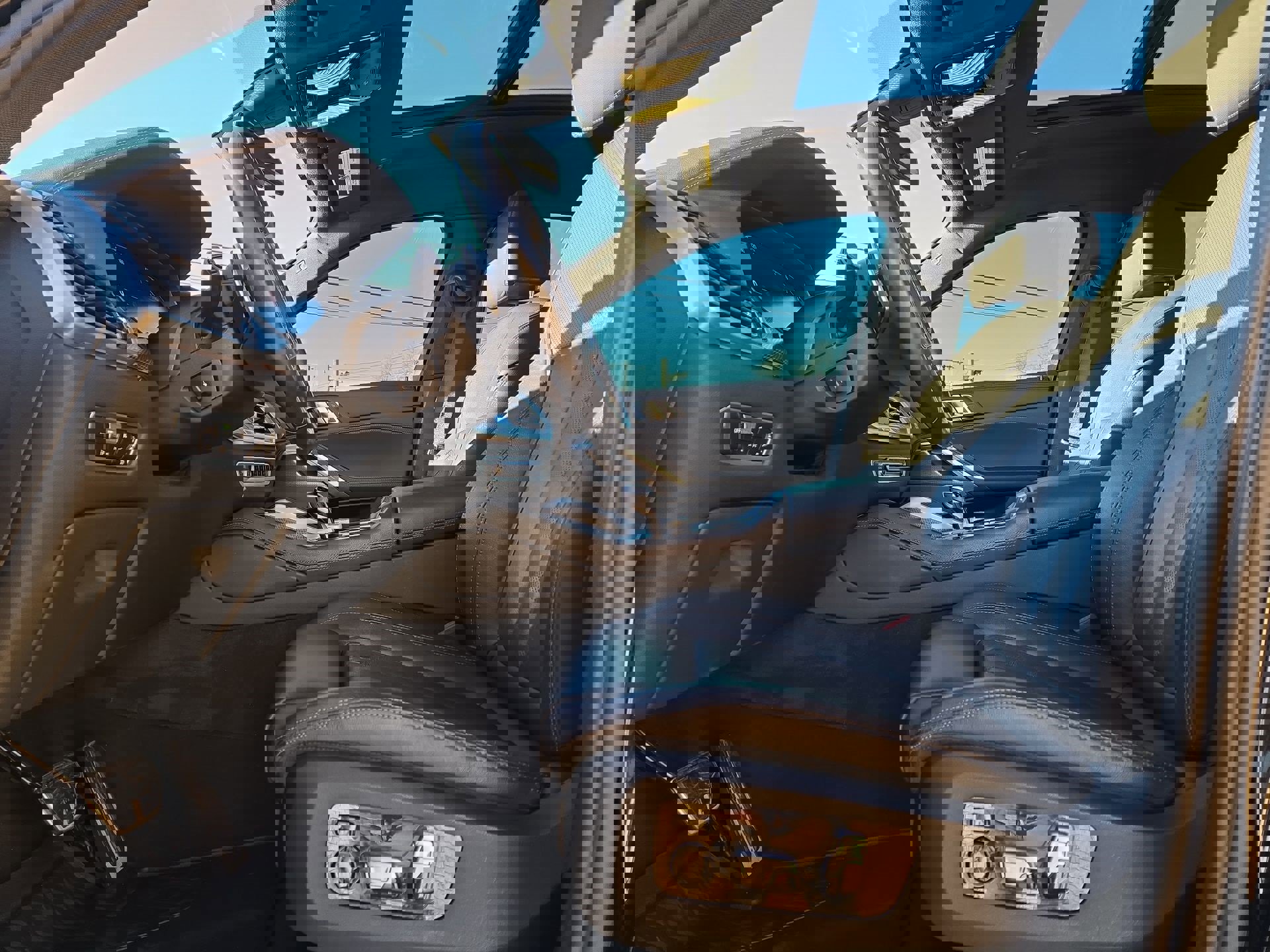 Used 2022 BMW X6 xDrive40i w/ M Sport Package image 16