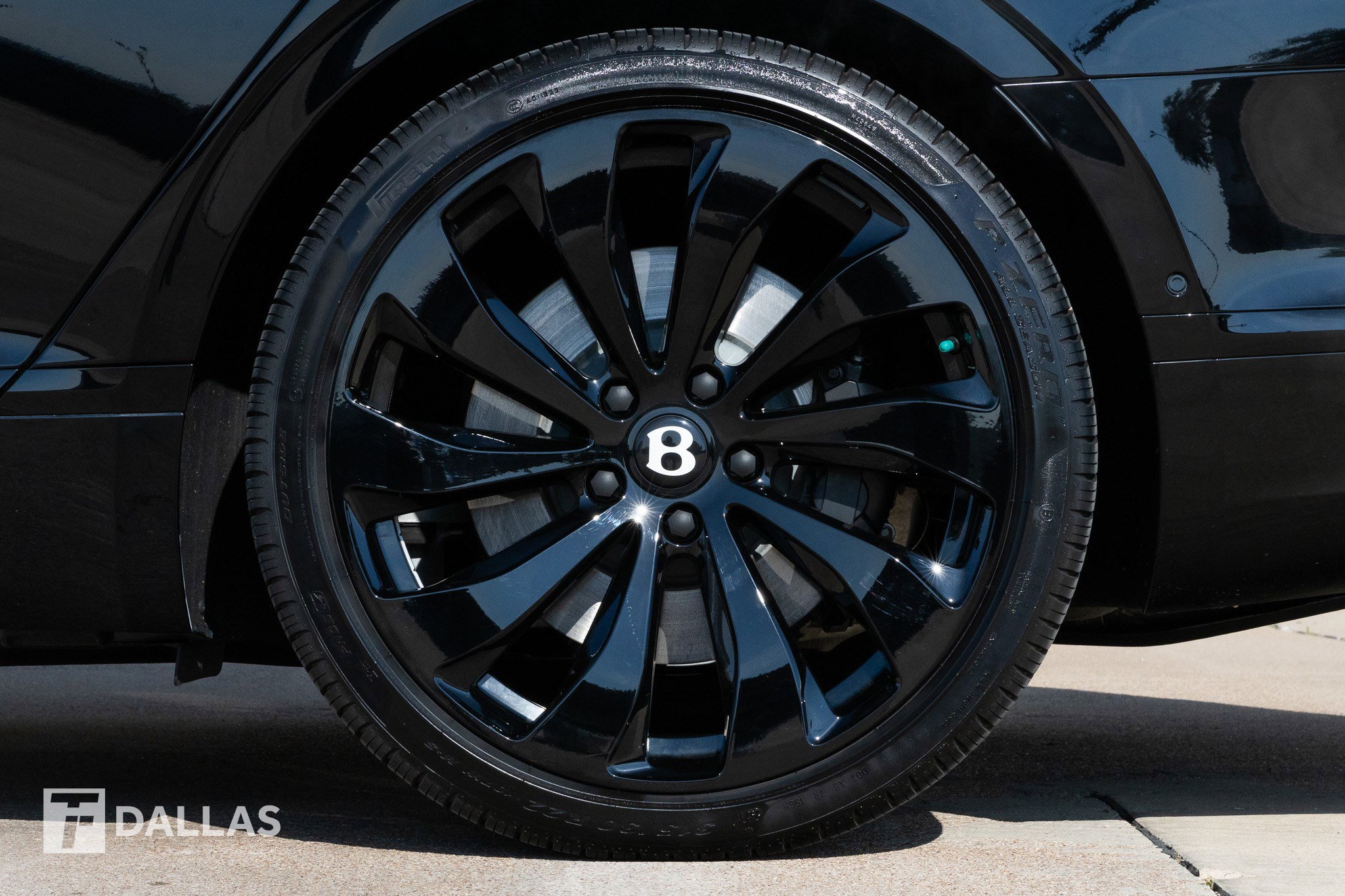 Used 2024 Bentley Flying Spur V8 image 9