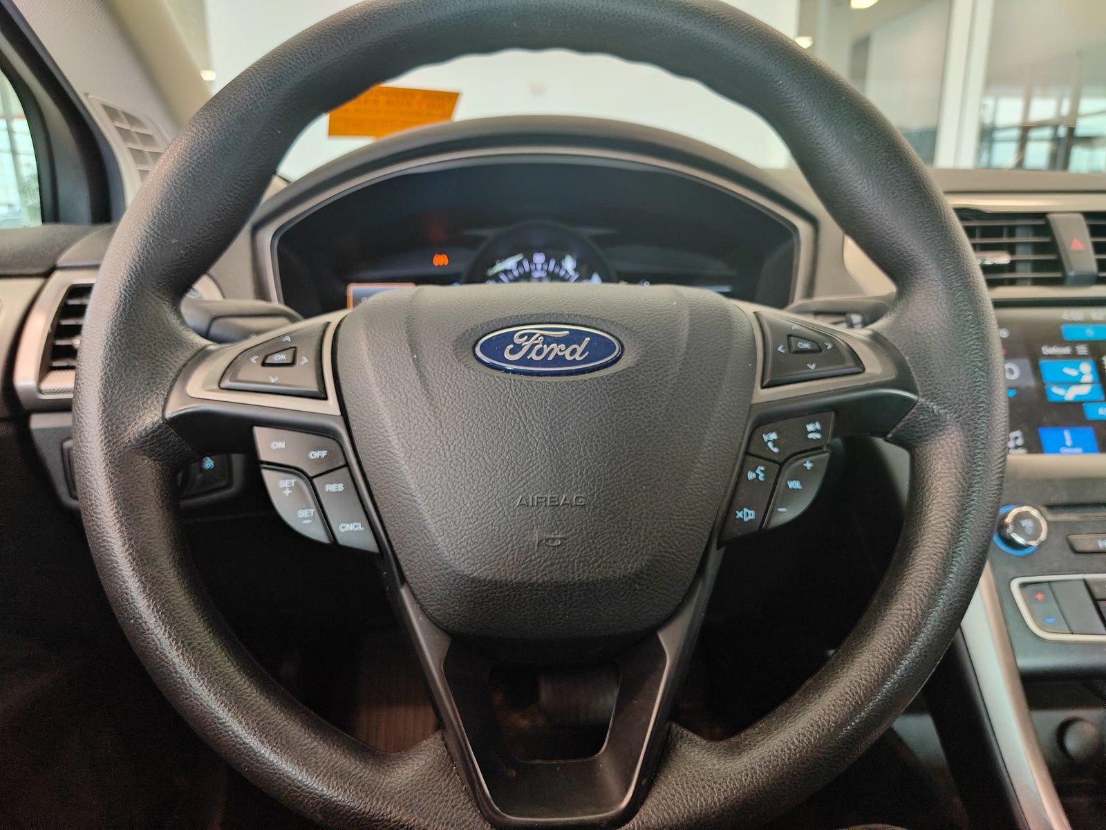 Used 2018 Ford Fusion SE w/ Fusion SE Technology Package FWD image 11