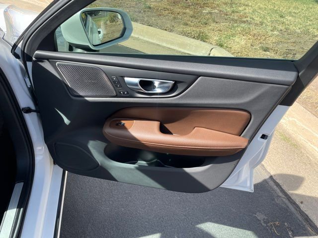 Used 2022 Volvo S60 T8 Inscription w/ Advanced Package AWD/4WD image 23