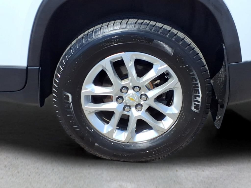Used 2020 Chevrolet Traverse LS w/ LPO, Floor Liner Package FWD image 7