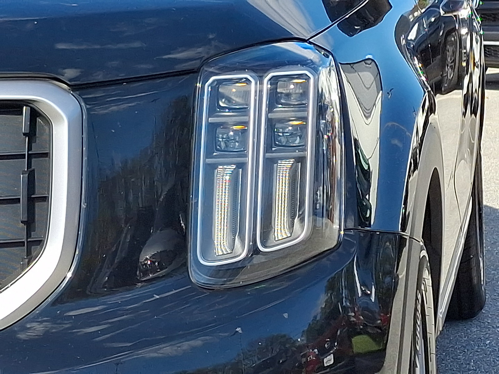 Used 2023 Kia Telluride LX image 9