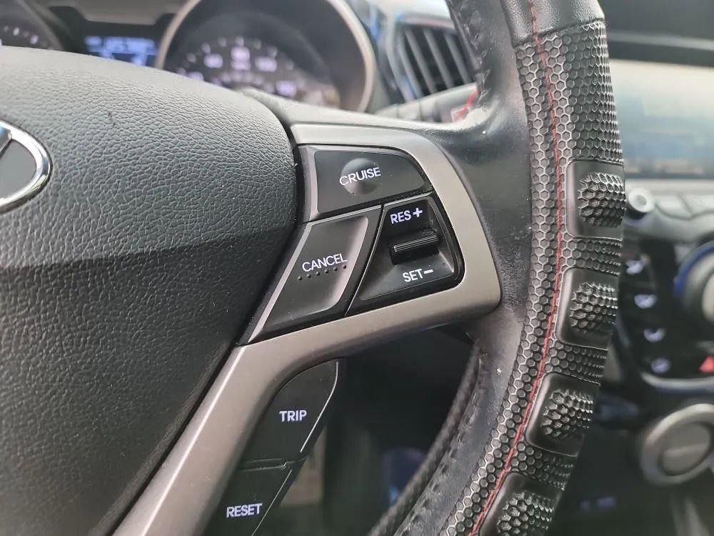 Used 2013 Hyundai Veloster w/ Style Pkg image 21