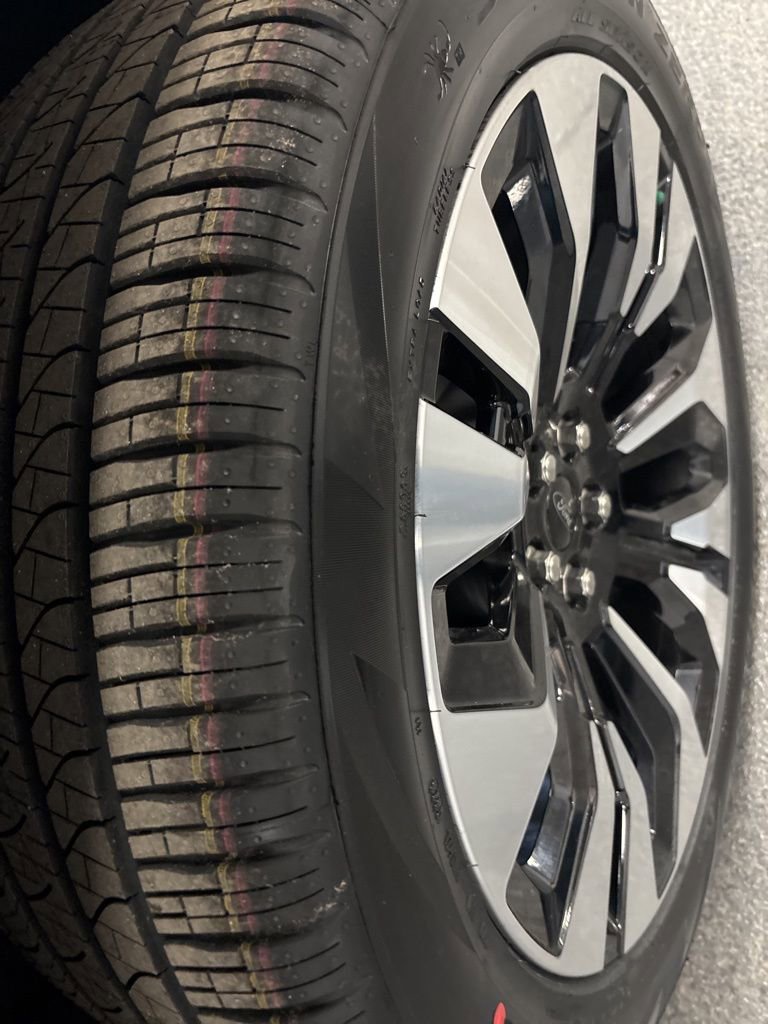 New 2026 Ford Explorer Platinum image 14