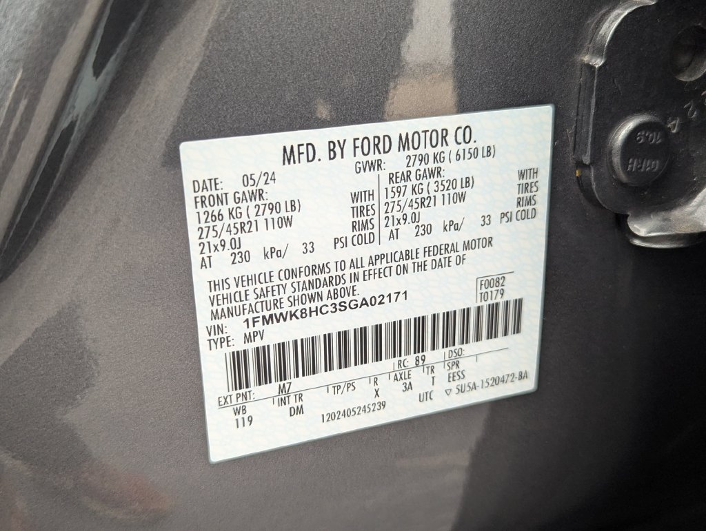 Used 2025 Ford Explorer Platinum w/ Ultimate Package AWD/4WD image 31