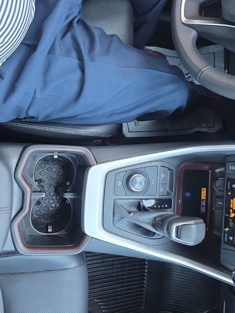 Used 2022 Toyota RAV4 Limited image 28