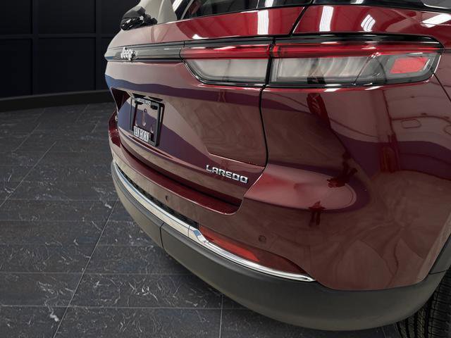 Used 2023 Jeep Grand Cherokee Laredo image 28