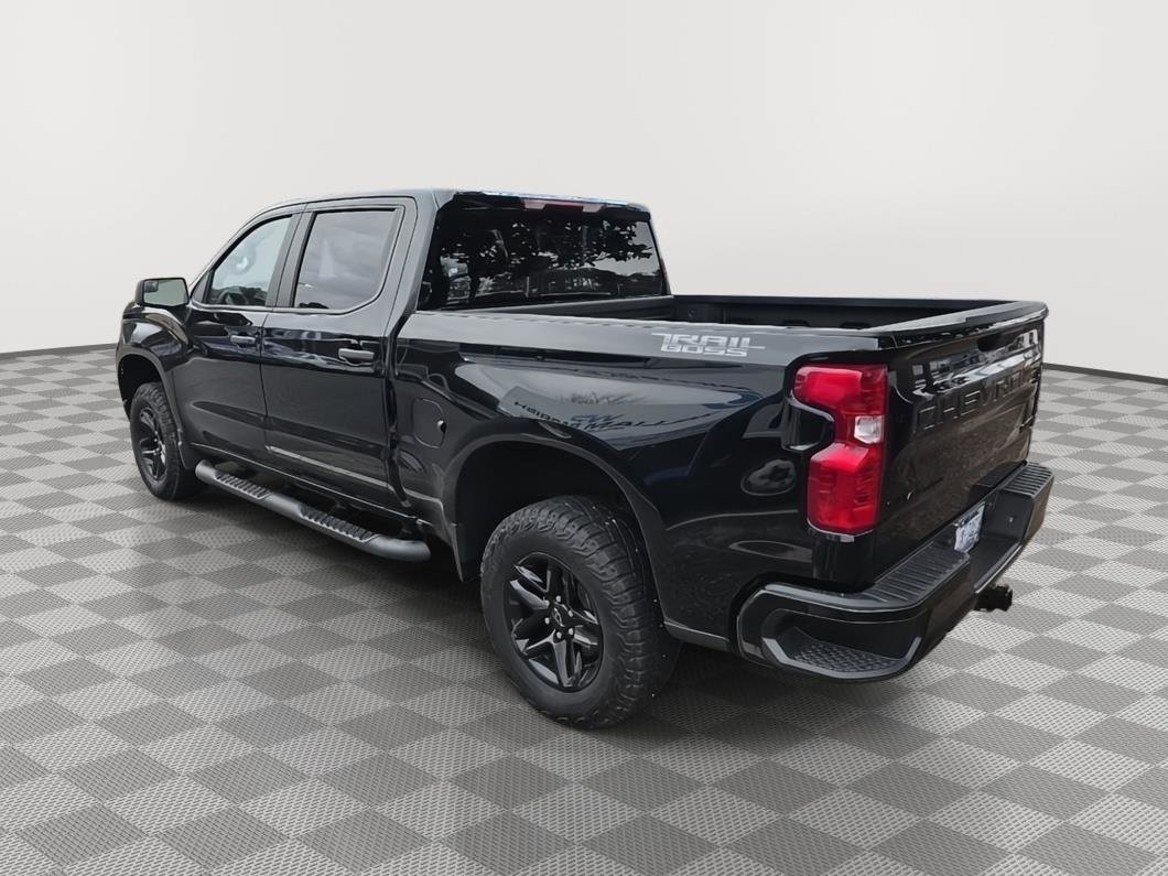 Used 2025 Chevrolet Silverado 1500 Custom Trail Boss w/ Dark Appearance Package image 3