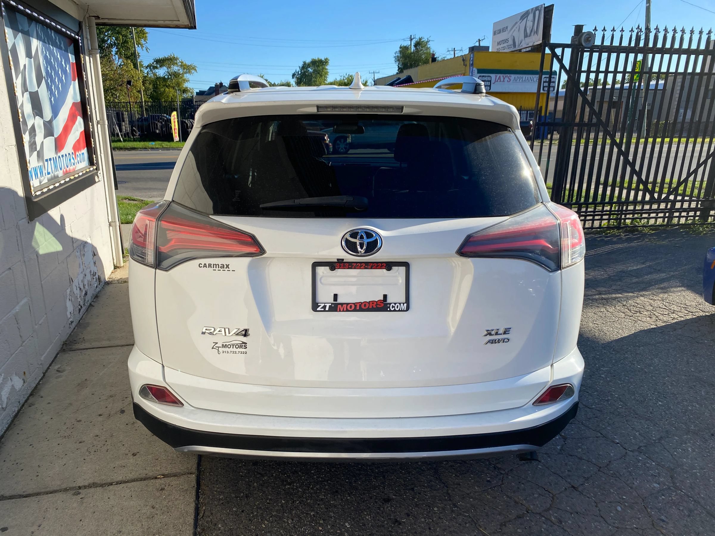 Used 2017 Toyota RAV4 XLE AWD/4WD image 7