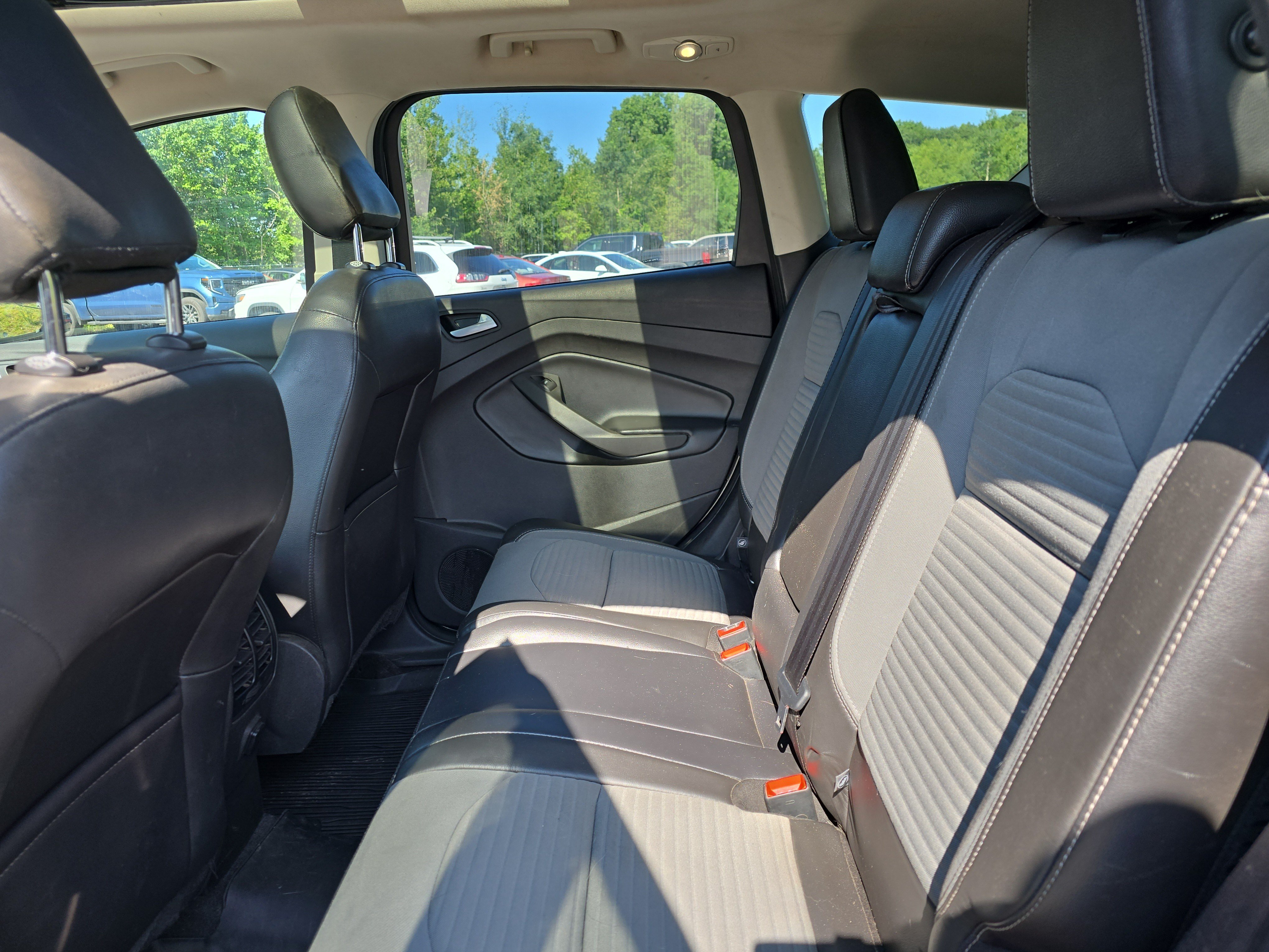 Used 2018 Ford Escape SE w/ SE Sport Appearance Package AWD/4WD image 13