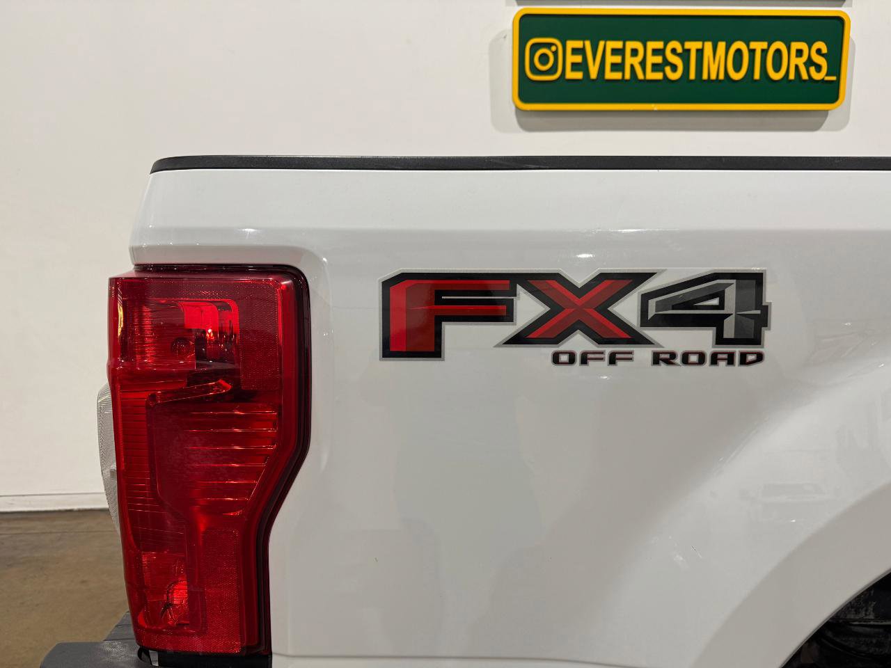 Used 2022 Ford F250 XL w/ Power Equipment Group image 9