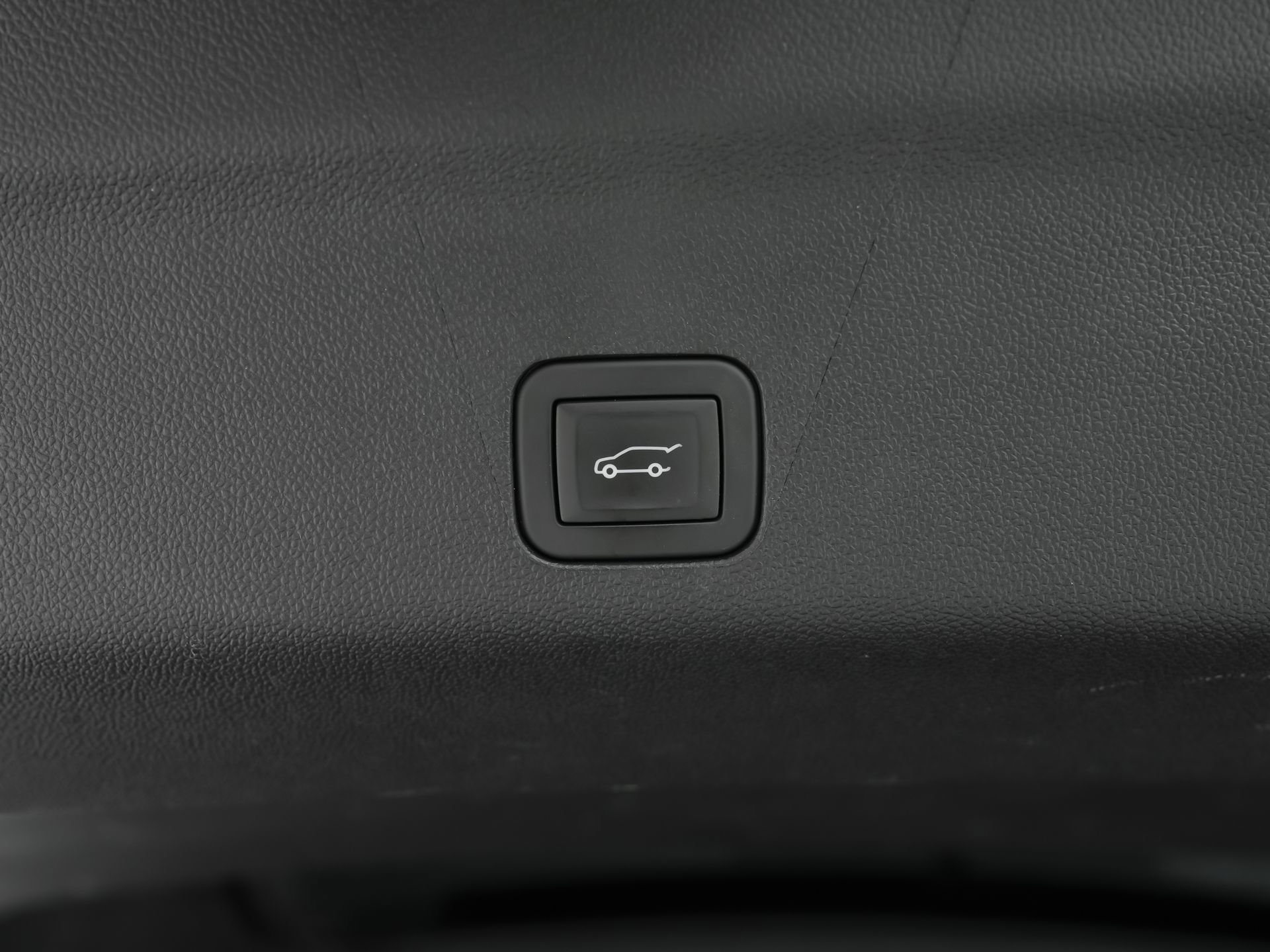 Used 2025 GMC Yukon Denali RWD image 42
