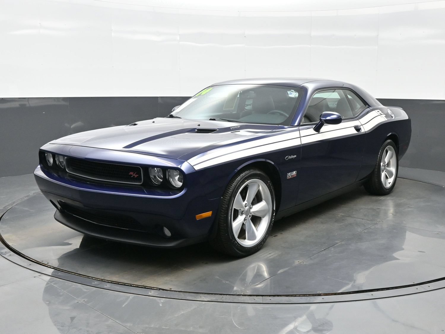 Used 2014 Dodge Challenger R/T RWD image 2