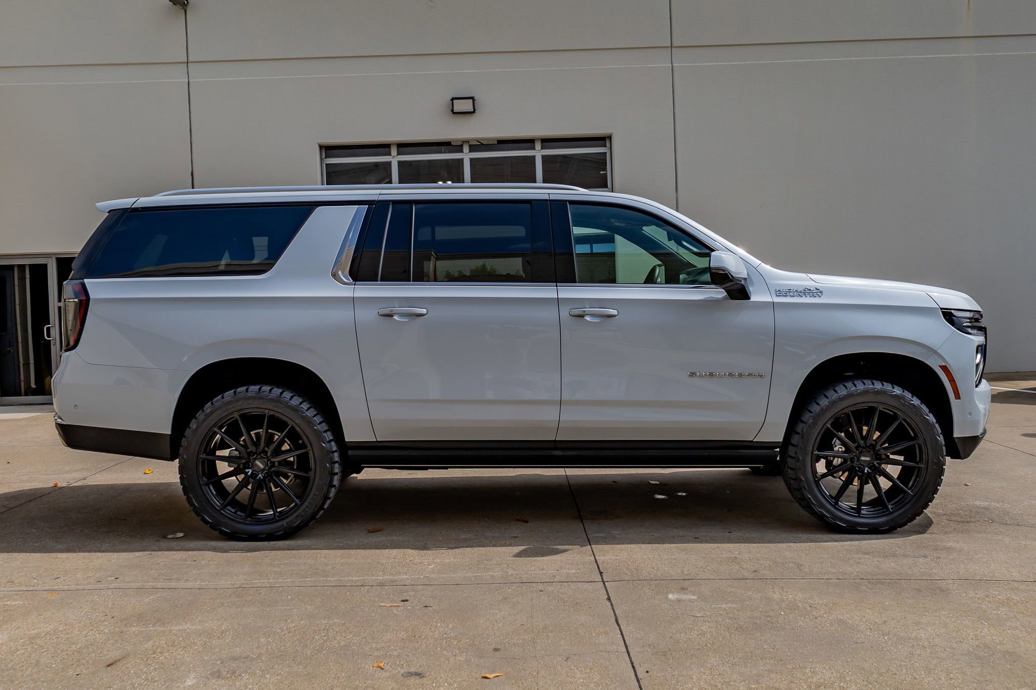 Used 2026 Chevrolet Suburban High Country AWD/4WD image 11