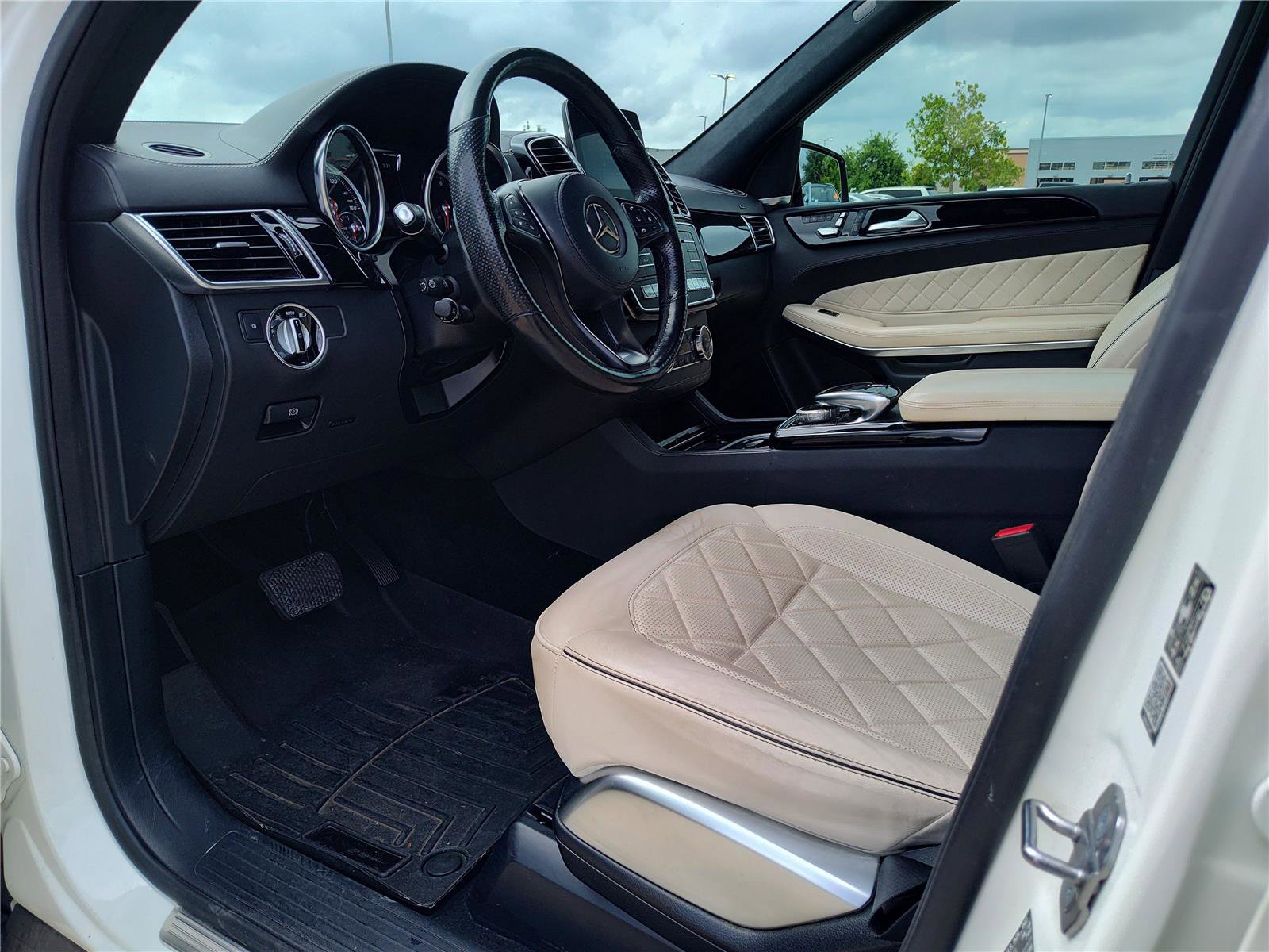 Used 2019 Mercedes-Benz GLS 550 4MATIC image 2