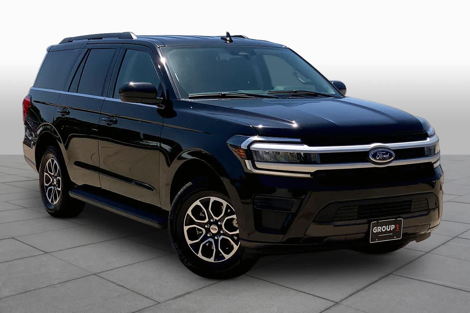 Used 2024 Ford Expedition XLT AWD/4WD image 3