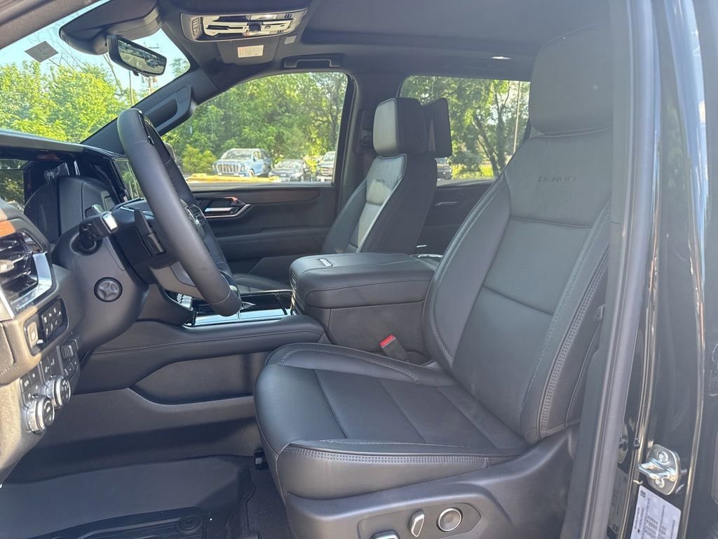 New 2026 GMC Yukon XL Denali w/ Denali Reserve Package AWD/4WD image 10