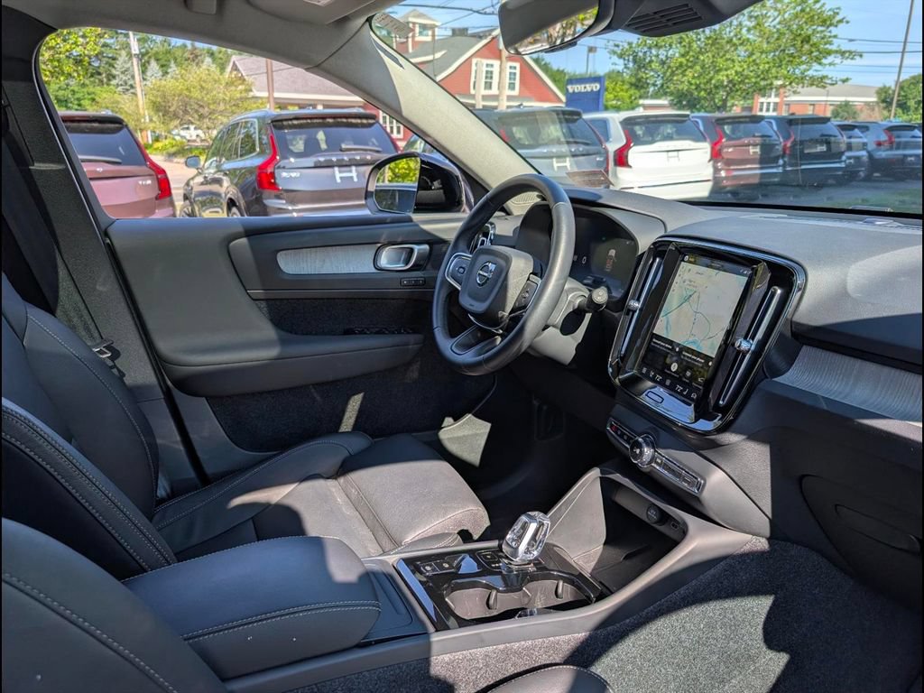 Certified 2026 Volvo XC40 B5 Plus AWD/4WD image 18
