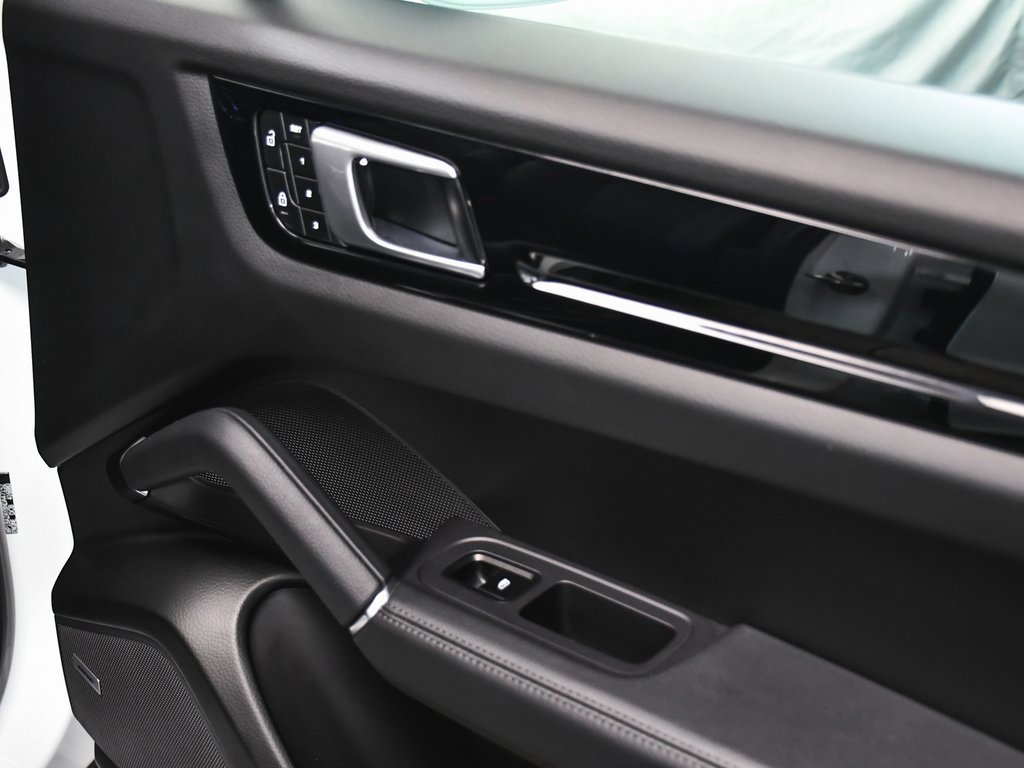 Used 2022 Porsche Cayenne Coupe image 19