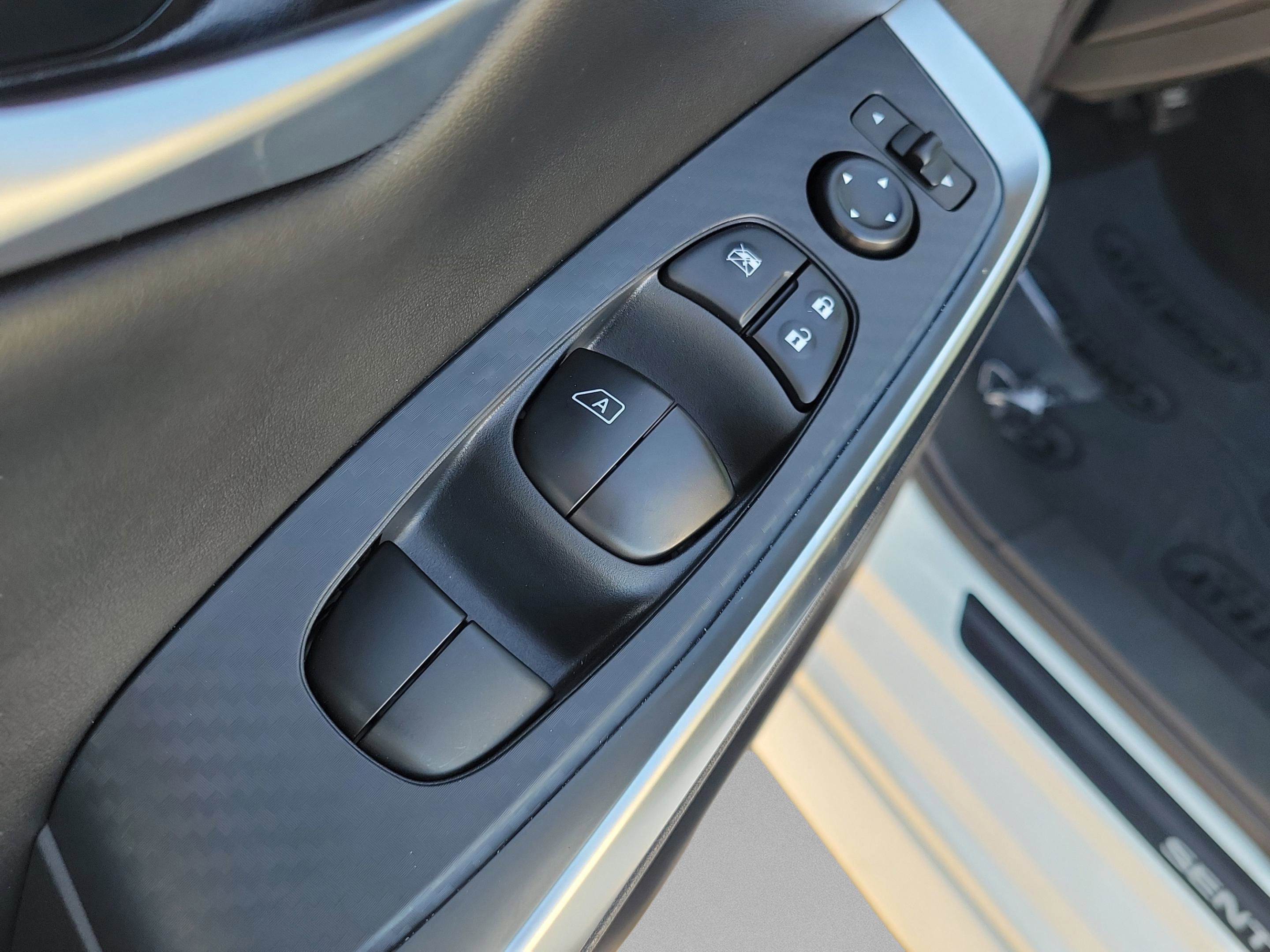 Used 2025 Nissan Sentra SR w/ SR Premium Package image 15