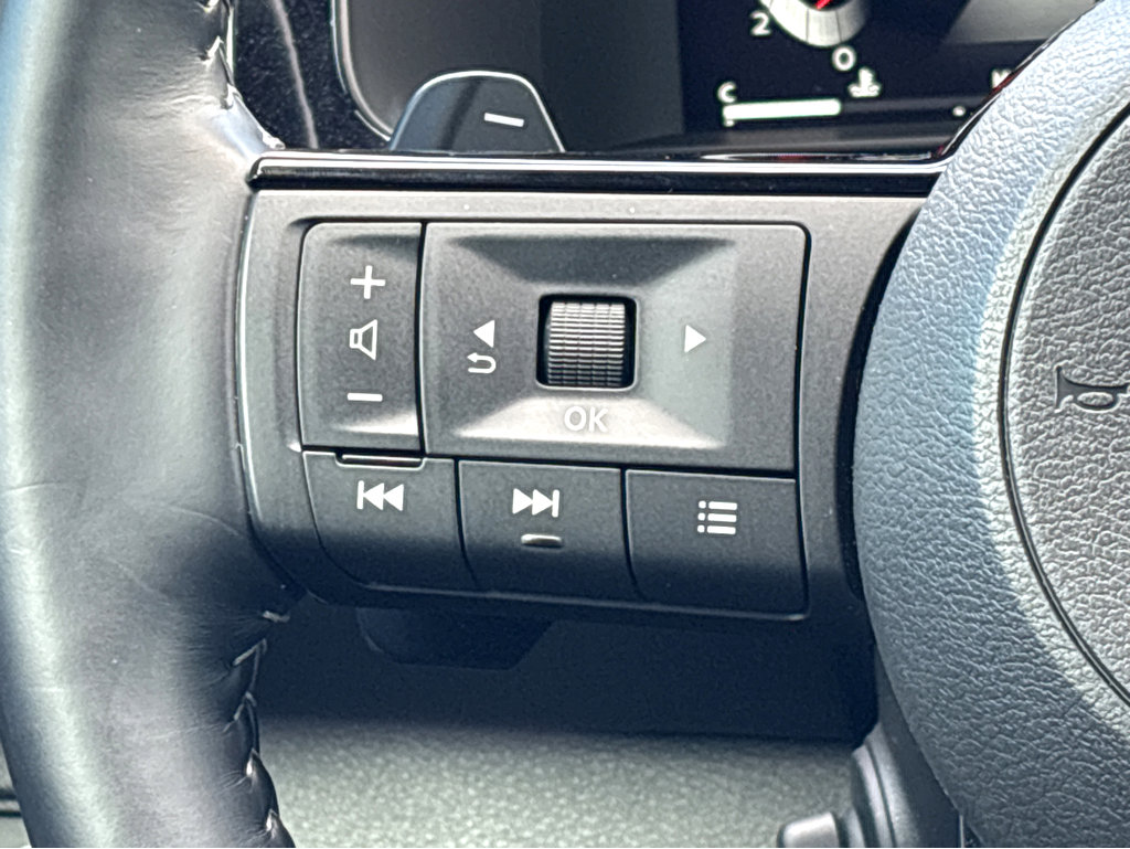 Certified 2025 Nissan Pathfinder Platinum image 13