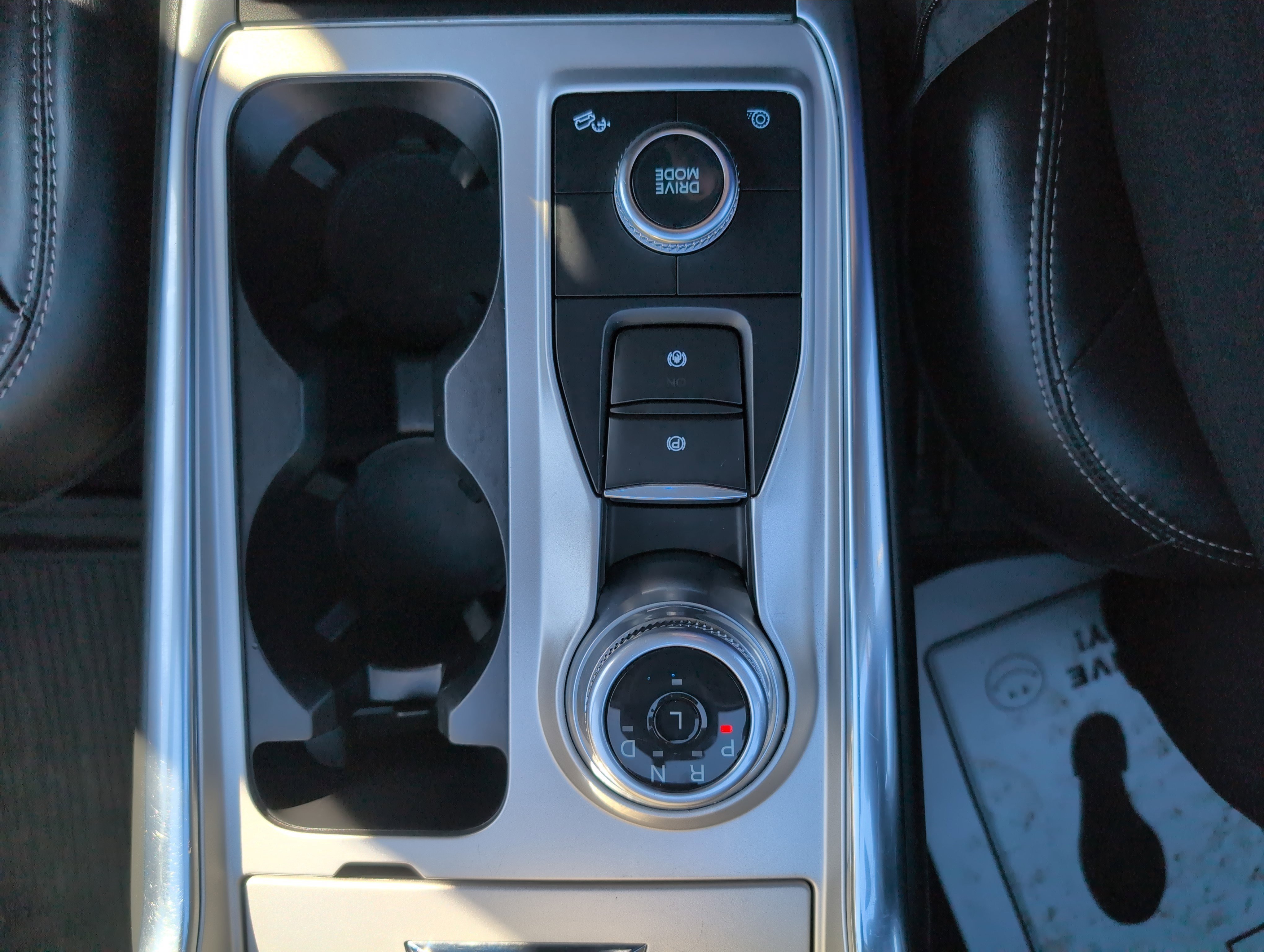 Used 2022 Ford Explorer XLT w/ Equipment Group 202A image 29