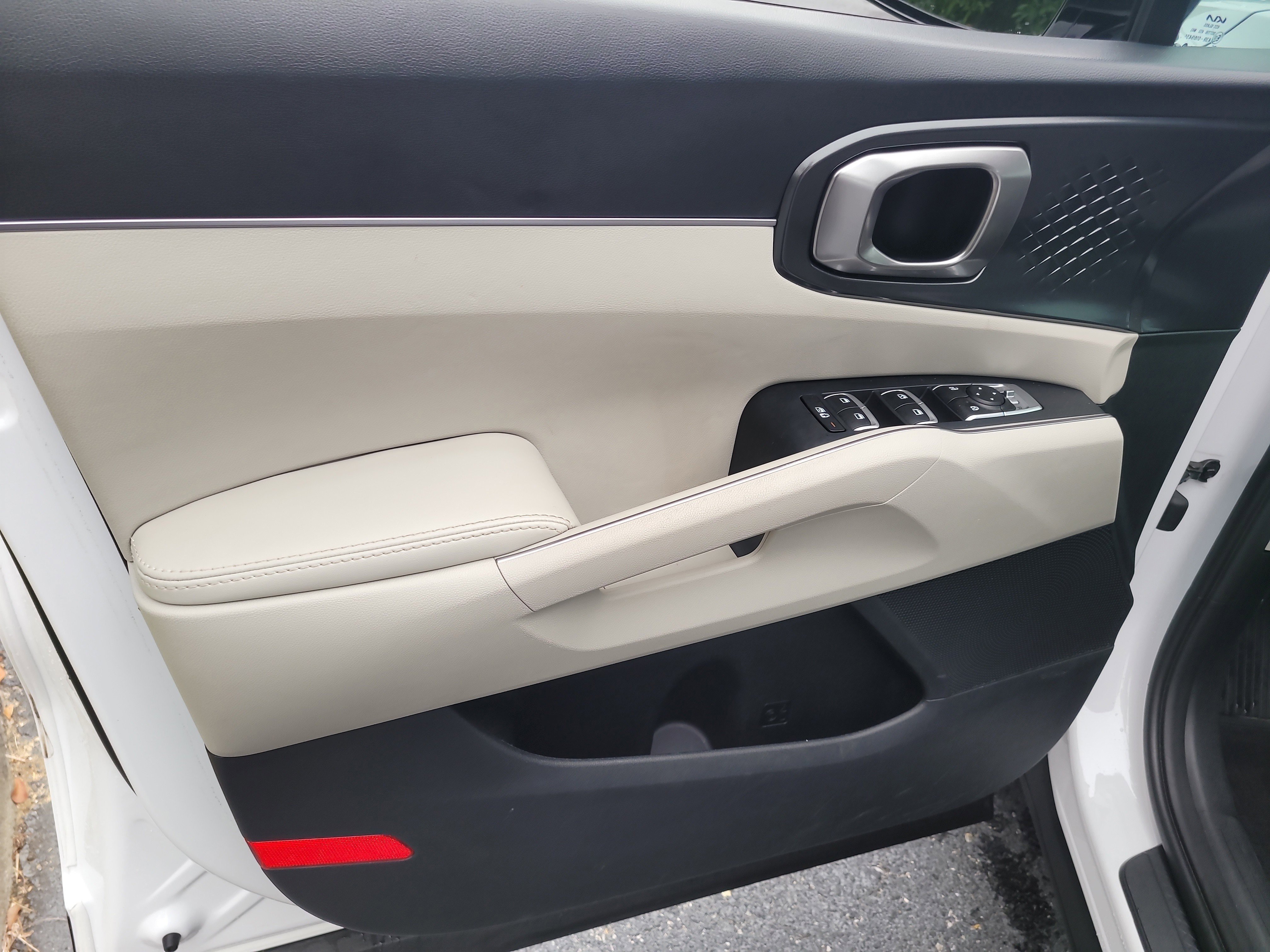 Used 2023 Kia Sorento S image 17