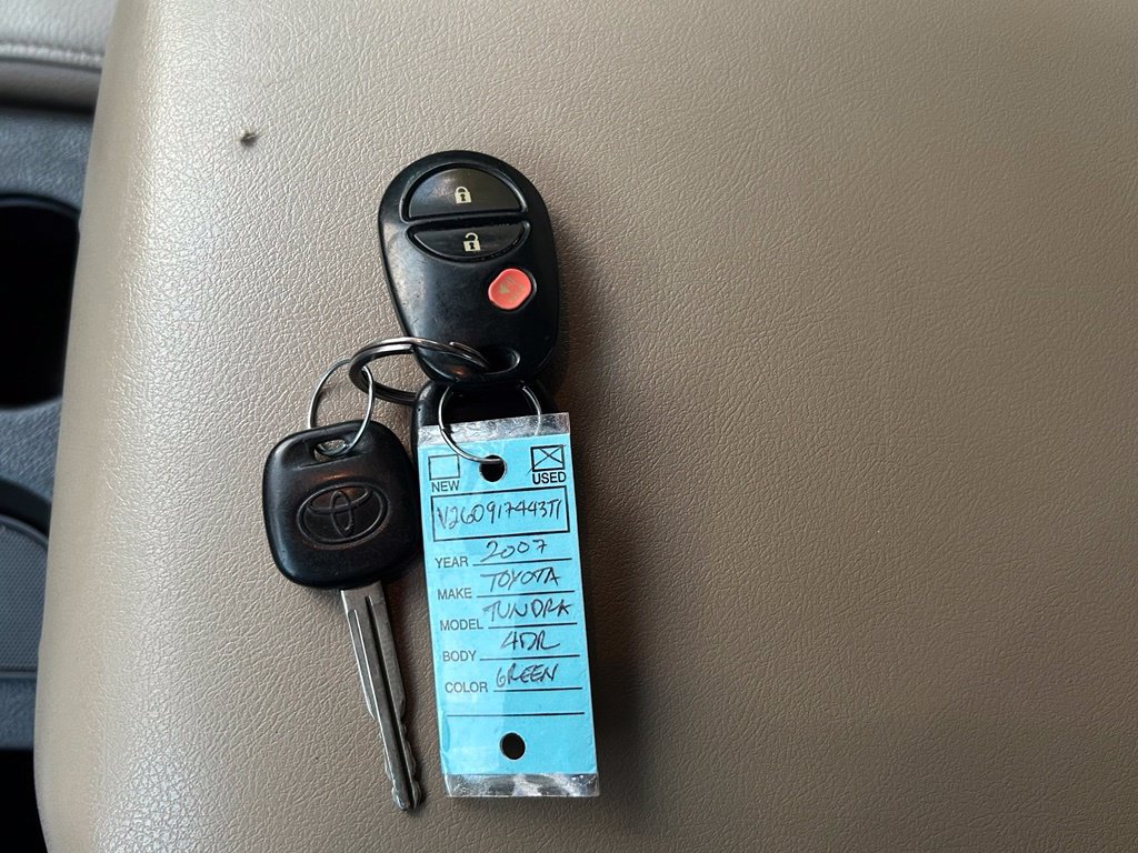 Used 2007 Toyota Tundra Limited w/ TRD Off-Road Pkg AWD/4WD image 38