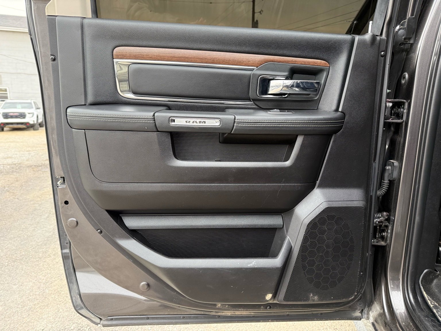 Used 2018 RAM 2500 Laramie w/ Cold Weather Group image 23