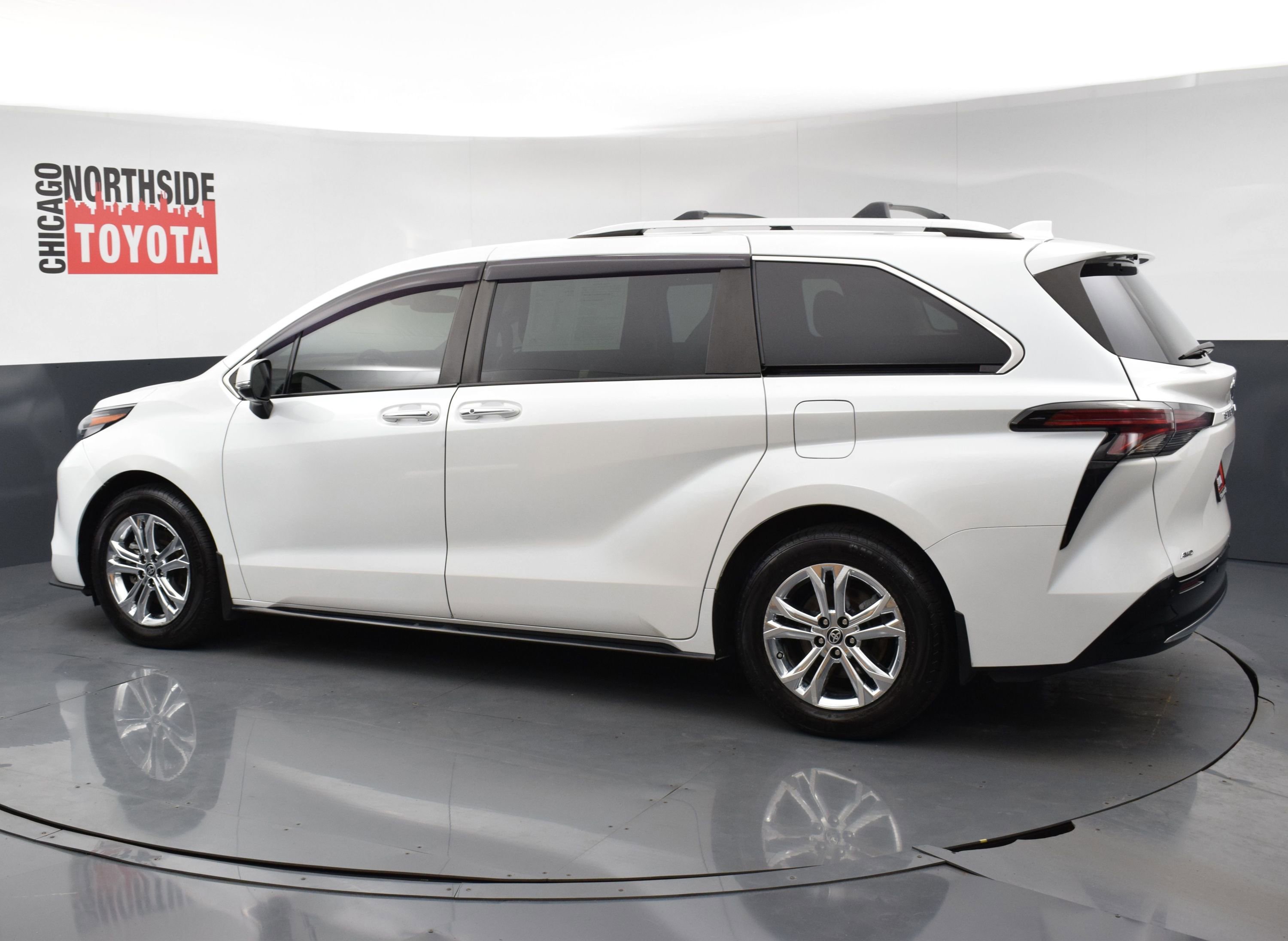 Used 2022 Toyota Sienna Platinum AWD/4WD video 2