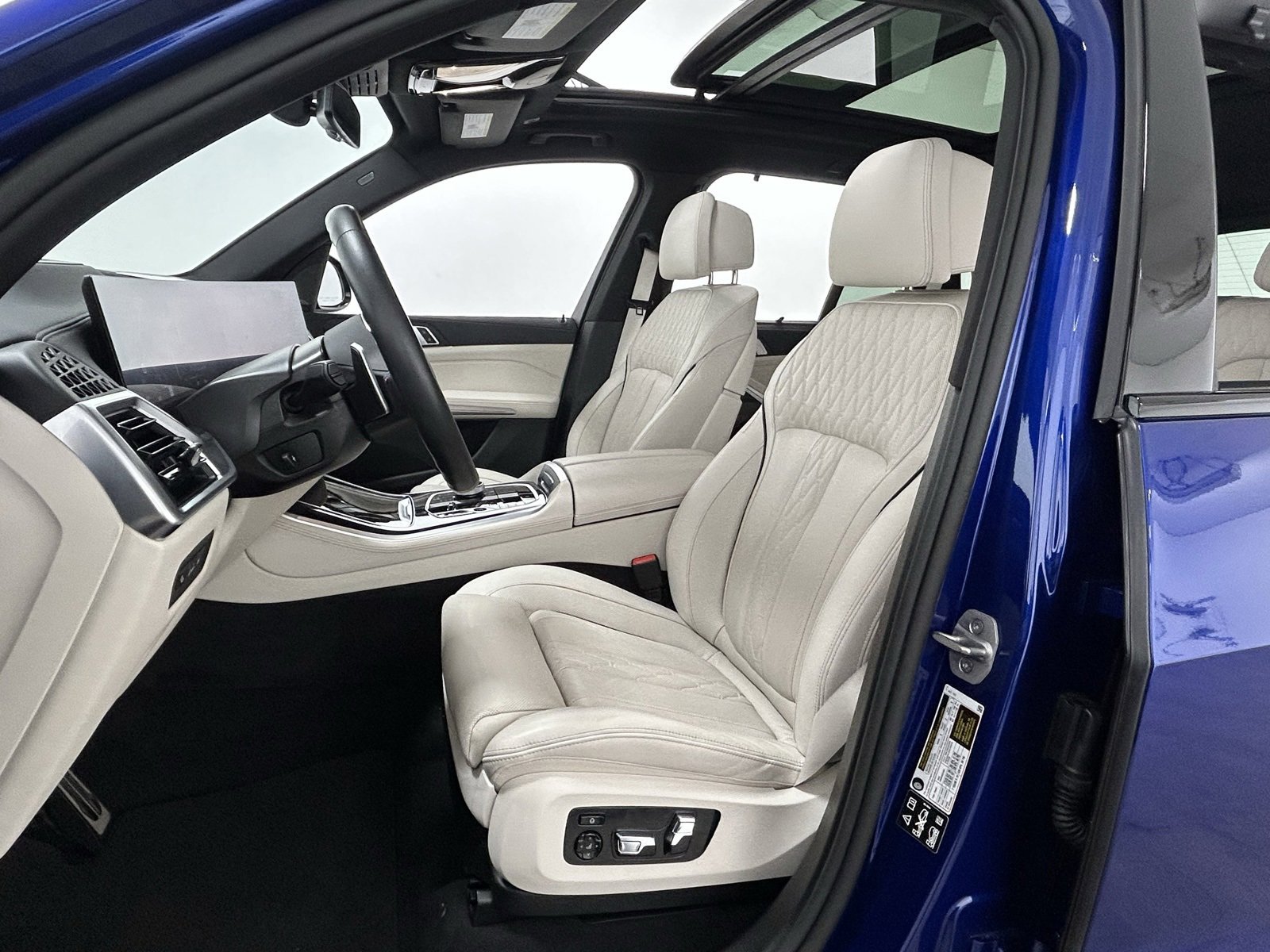 Used 2025 BMW X5 M60i image 28