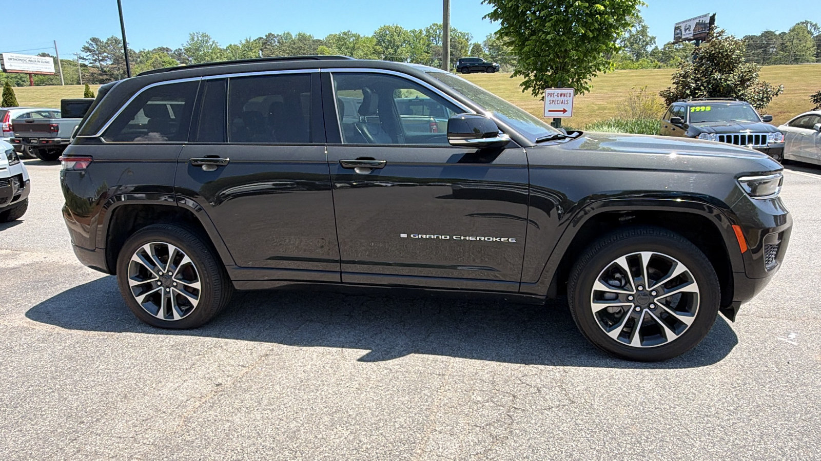 Used 2025 Jeep Grand Cherokee Overland w/ Luxury Tech Group IV AWD/4WD image 7