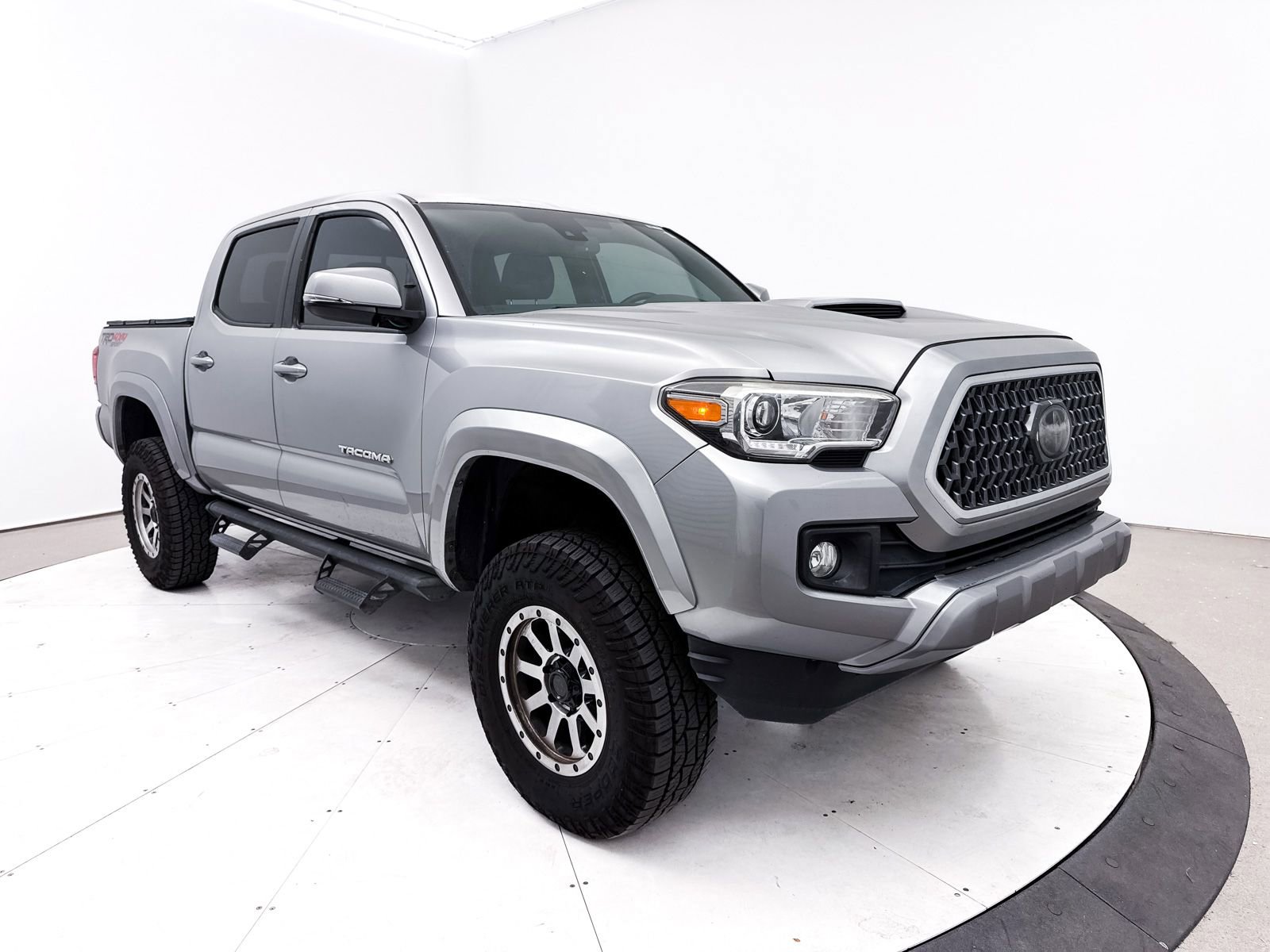 Used 2018 Toyota Tacoma TRD Sport w/ Technology Package AWD/4WD image 7