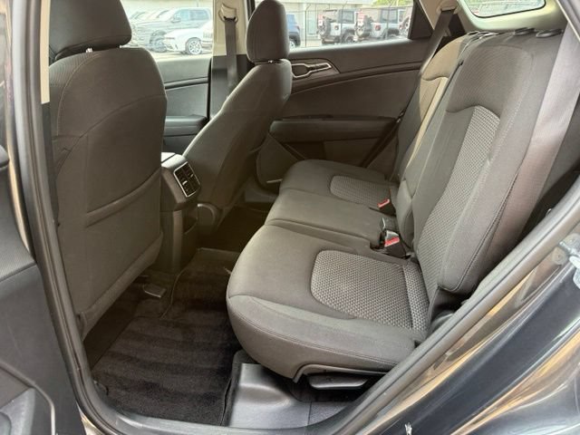 Used 2024 Kia Sportage LX AWD/4WD image 6